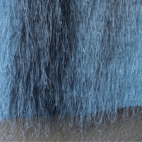 Vince Camuto Blue Fuzzy Top - Picture 4 of 4